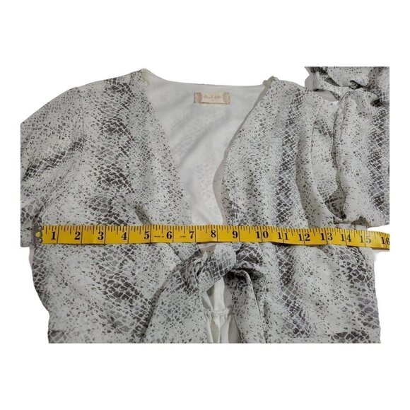 Altar'd State Women's Snakeskin Flowy Long-Sleeved Romper Jumper Size Sm… - Picture 4 of 12